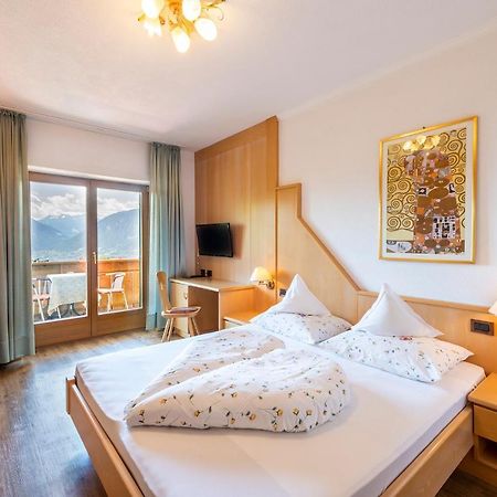 Hotel Moserhof Schenna Bagian luar foto