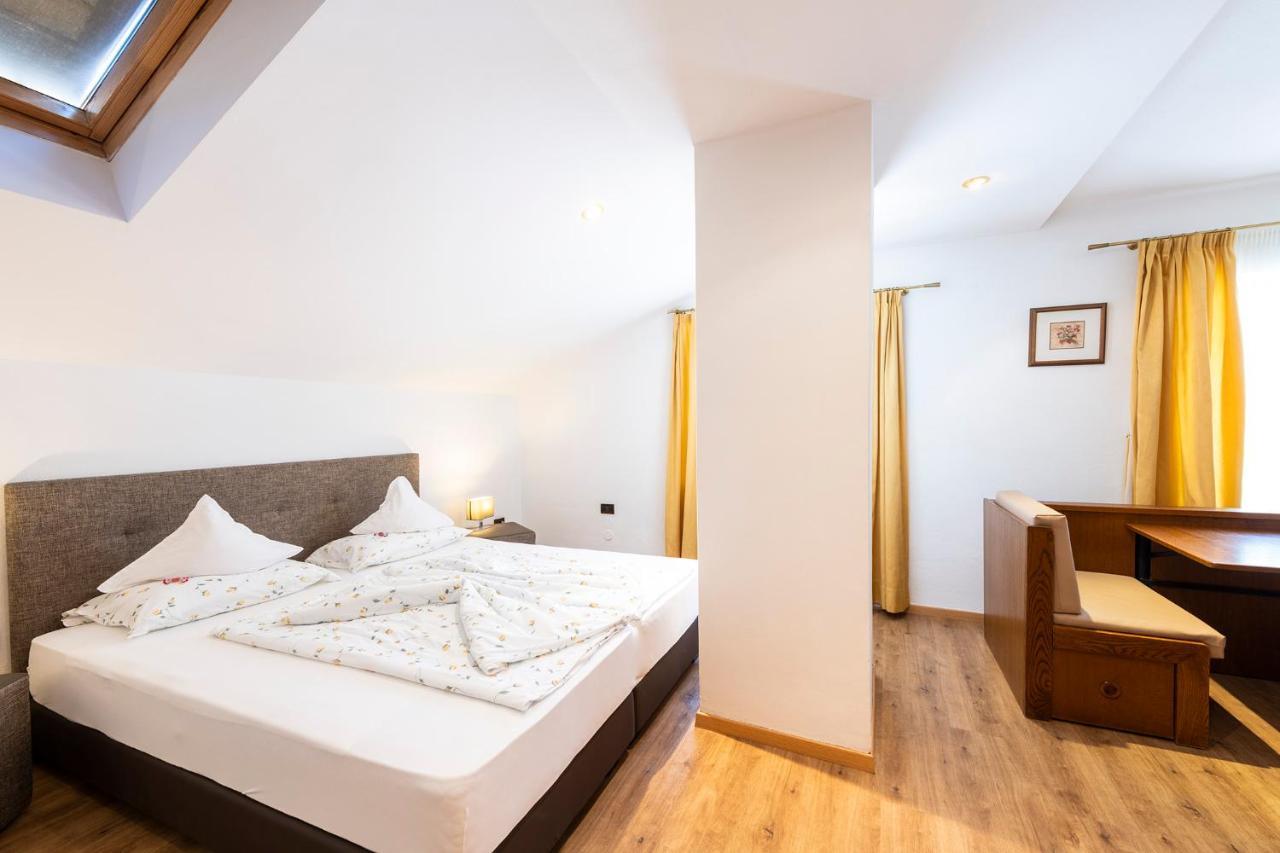 Hotel Moserhof Schenna Bagian luar foto