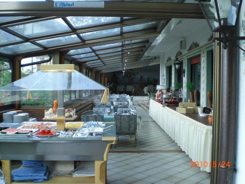 Hotel Moserhof Schenna Bagian luar foto
