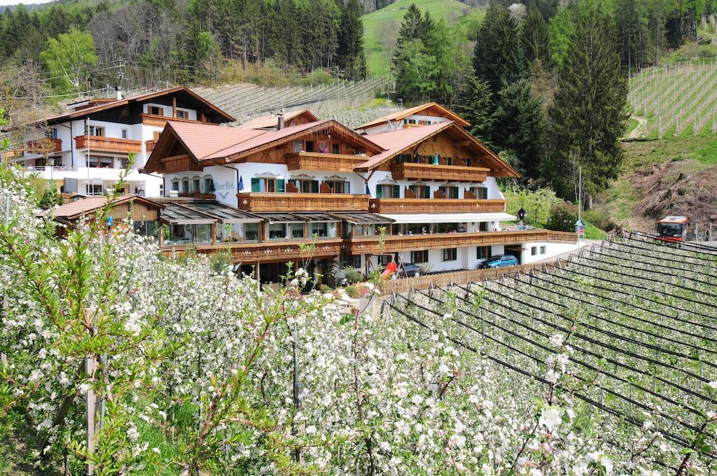 Hotel Moserhof Schenna Bagian luar foto